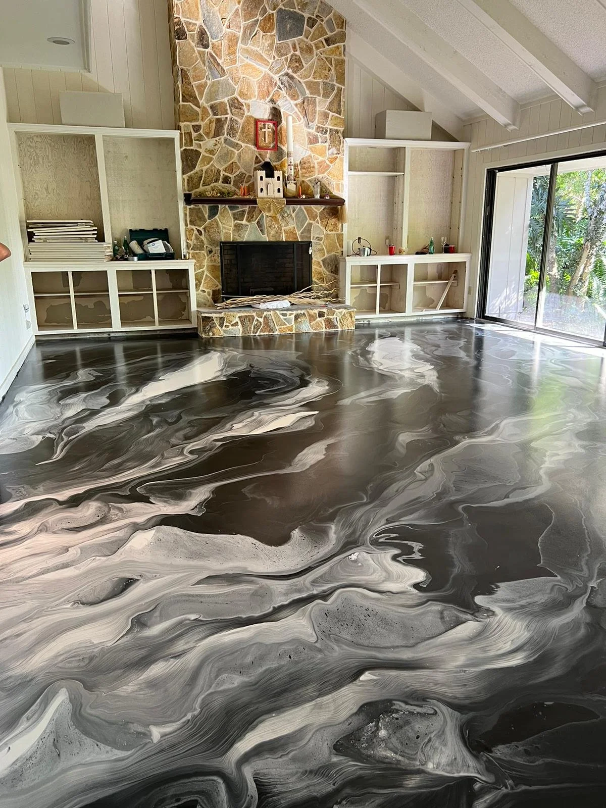 Black and white metallic epoxy floor in a living room